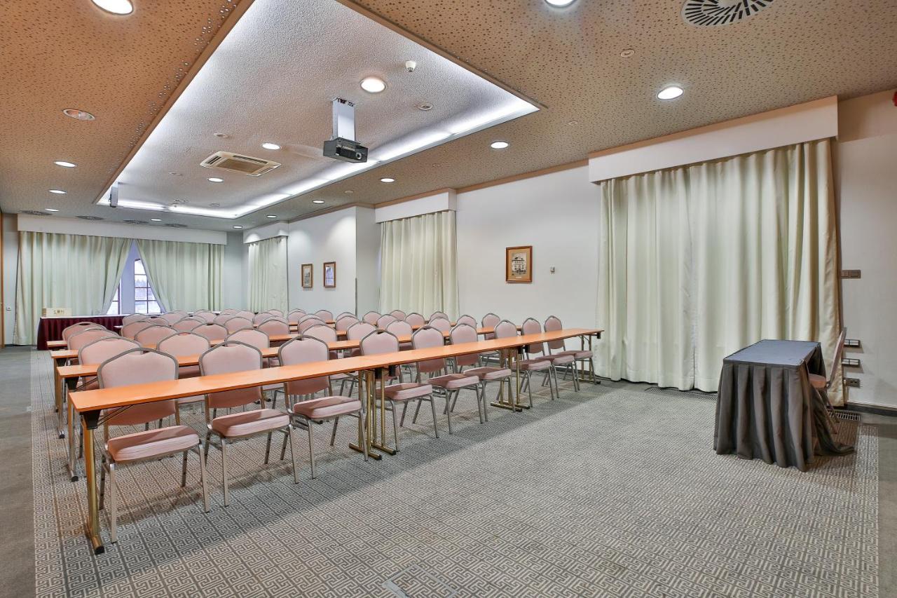 Lh Hotel Dvorak Tabor Congress & Wellness Bagian luar foto